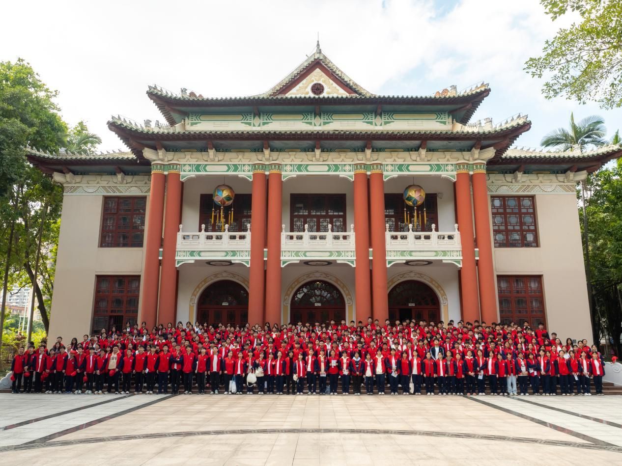 岑溪市第二中学组织员工赴365英国上市公司官网开展研学活动